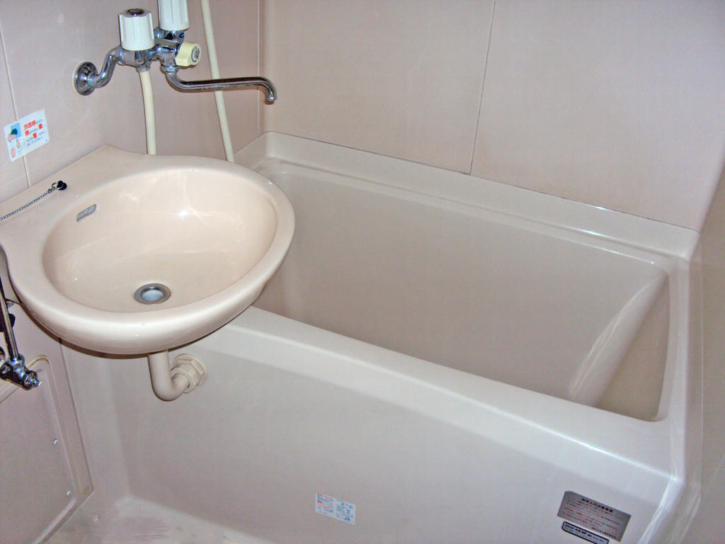 Bath. Slightly larger washbasin