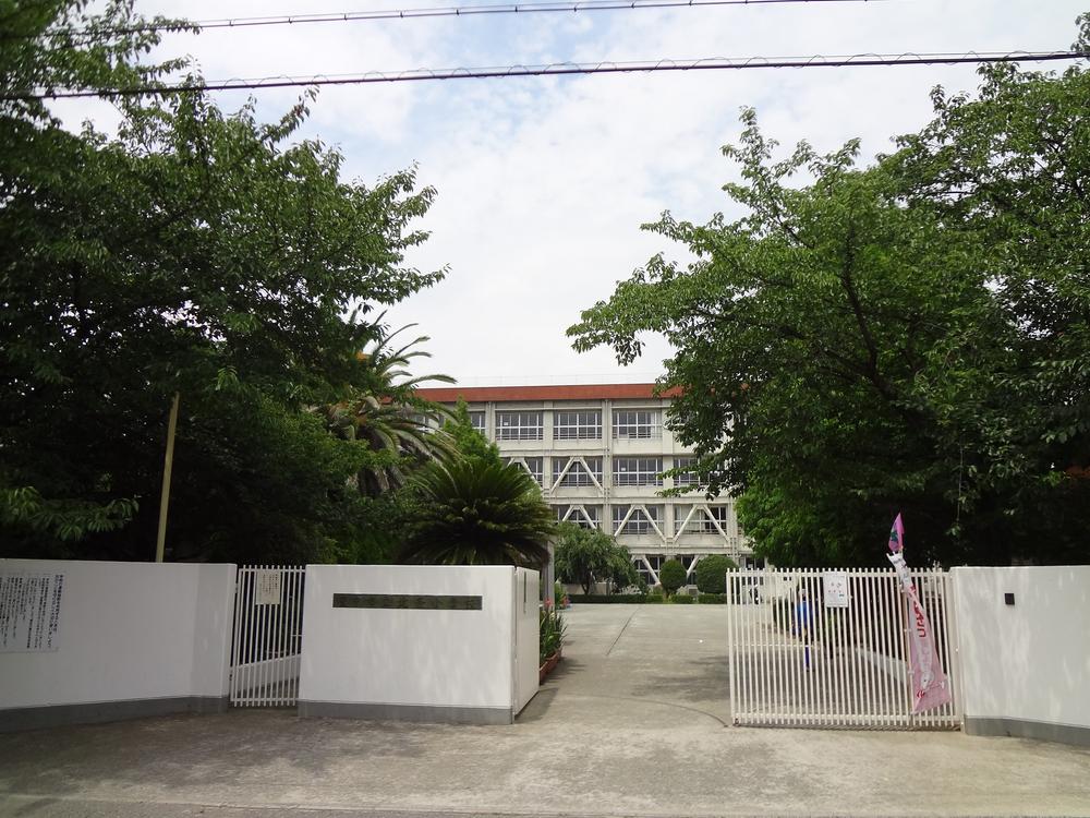 Primary school. Toyonaka Municipal Hojo up to elementary school 512m