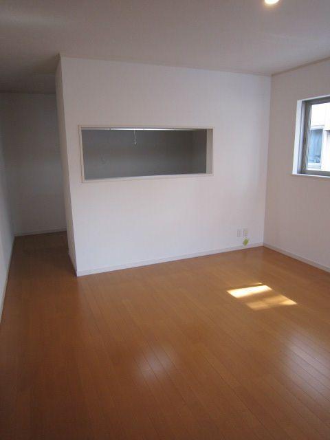 Same specifications photos (living). ■ Face-to-face kitchen is felt close to the family.