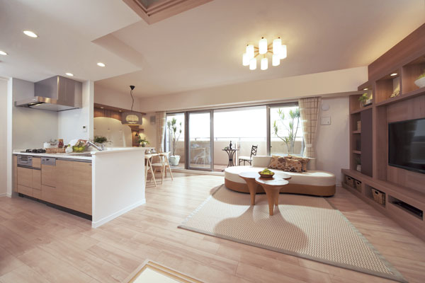 Living.  [living ・ dining] A bright and airy, Living room filled with warmth of yellowfin ・ Dining (B-C type model room)