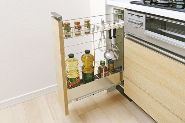 Kitchen.  [Ladle ・ Bottle rack] The company the past in response to the voice of the stove next to the space was a spice storage "I want housed in a place where even ready-to-use appliances and bottle necessary to cooking", Ladle ・ Evolution in the bottle rack (same specifications)