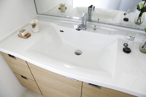 Bathing-wash room.  [Artificial marble counter integrated Square bowl] Seamless beautiful artificial marble and sophisticated square design has the charm of bowl-integrated counter is used for the vanity (same specifications)