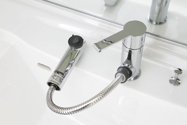 Bathing-wash room.  [Single lever mixing faucet] It is likely to bowl of care, Adopted nozzle drawer-type single lever mixing faucet. The hot water of switching it easy to lever operation (same specifications)