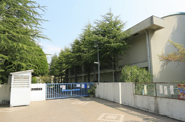 Kitaoka elementary school (a 5-minute walk / About 350m)