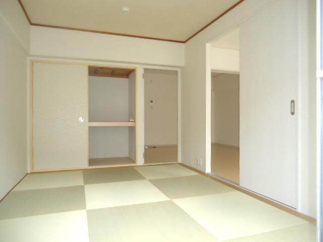 Non-living room. Japanese-style room 6 Pledge (Ryukyu tatami)