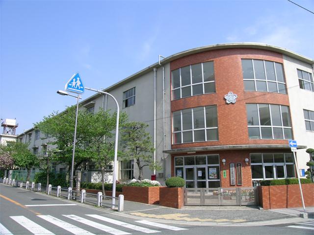 Primary school. Toyonaka Municipal Minamisakurazuka to elementary school 806m