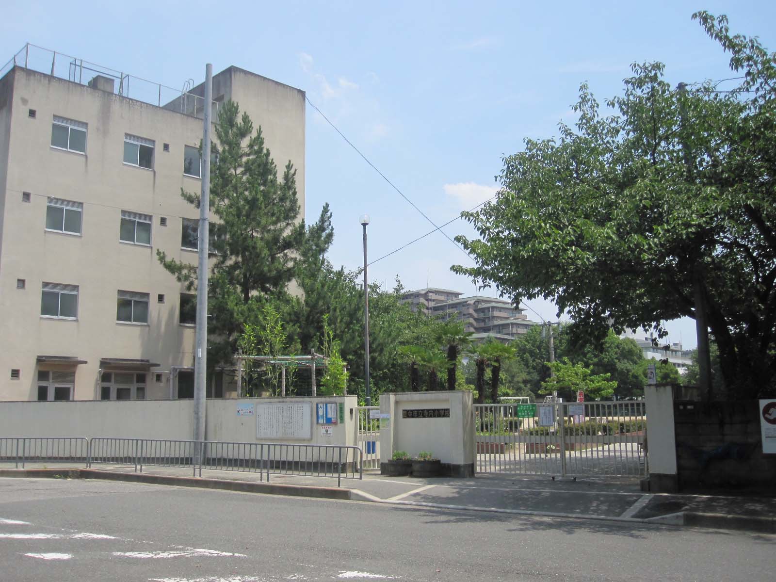 Primary school. 321m to Toyonaka Municipal Terauchi elementary school (elementary school)