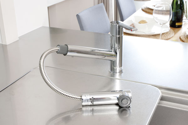 Kitchen.  [Single lever faucet] Head is pulled out, Happy to clean the sink. By switching type of shower and straight, Flow control is also easy (same specifications)