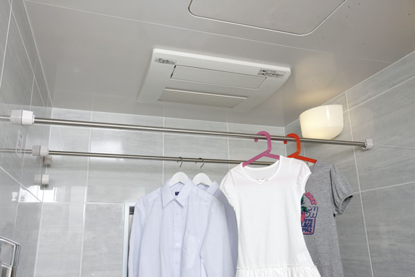 Bathing-wash room.  [Laundry pipe] In the bathroom, Equipped with a convenient laundry pipe when hanging out the laundry, such as during rainy weather (same specifications)