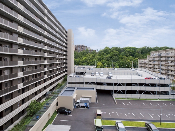 Out privileges is easy self-propelled ・ All houses worth ensuring the plane parking. Furthermore, Use fee is the month 4500 yen ~ . Hotel-like porte-cochere is also arranged in two places