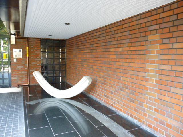 Entrance. Common areas