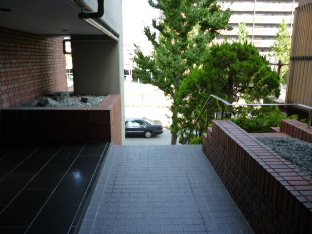 Entrance. Common areas