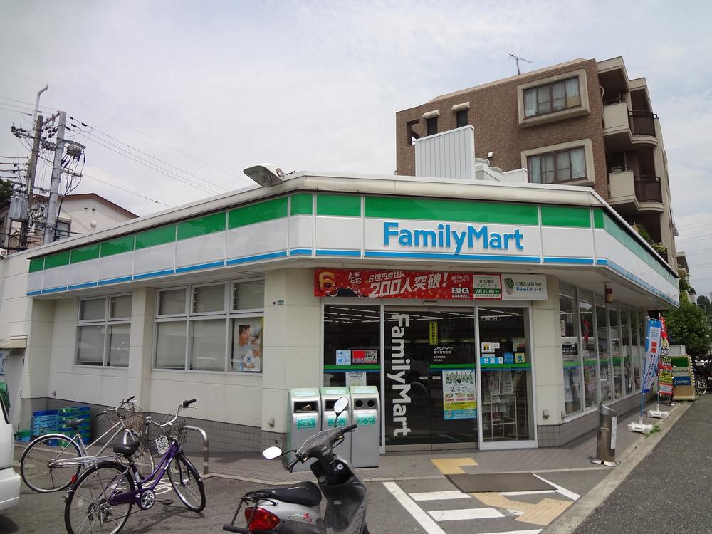 Convenience store. 466m to FamilyMart Toyonaka Wakatake-cho shop