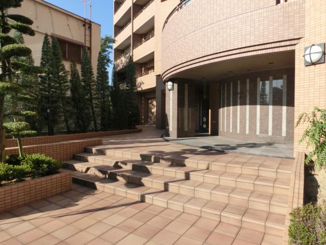 Entrance. Common areas