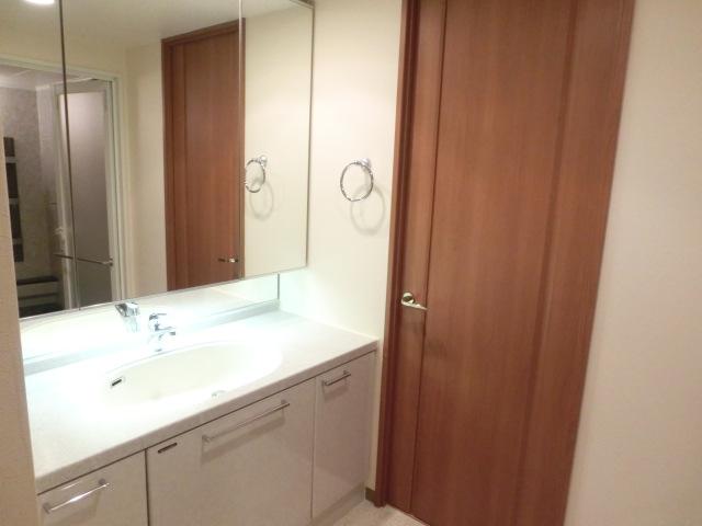 Wash basin, toilet