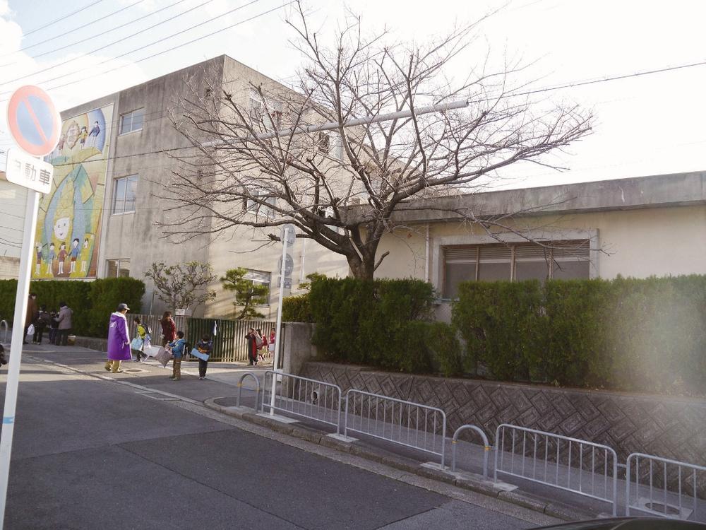 Primary school. Toyonaka Municipal Shoji until elementary school 450m