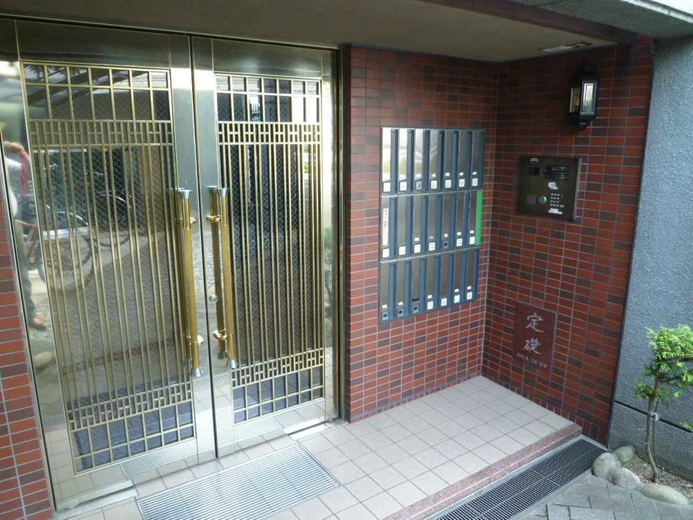 Entrance. Common areas