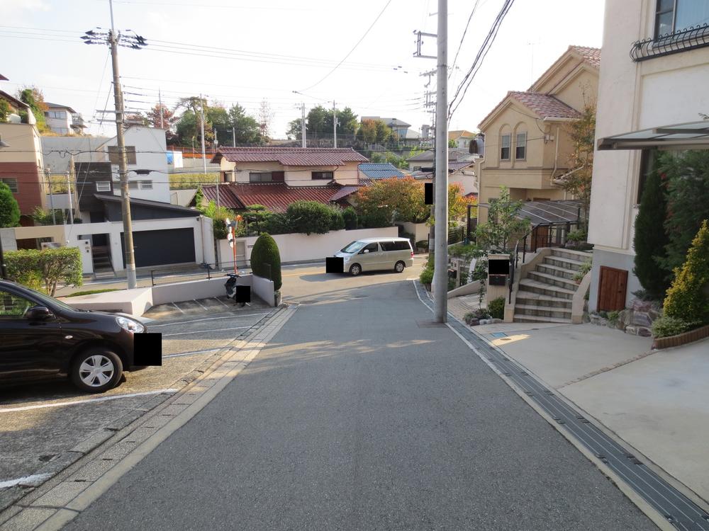Local appearance photo. Mansion is the front of the road.