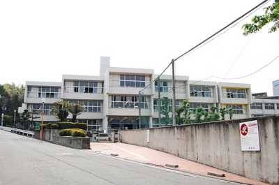 Primary school. Nitta up to elementary school (elementary school) 560m