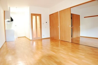 Living and room. You can use it widely open in the sliding door type. 