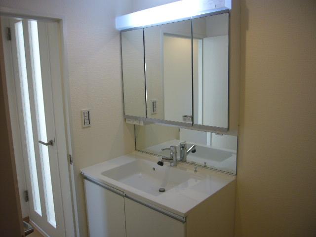 Wash basin, toilet