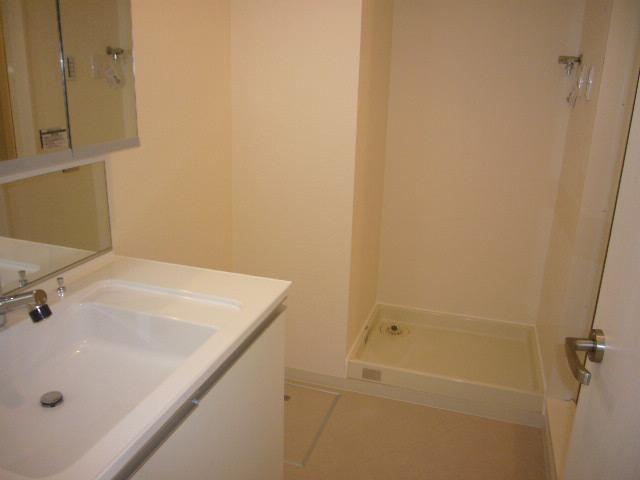 Wash basin, toilet