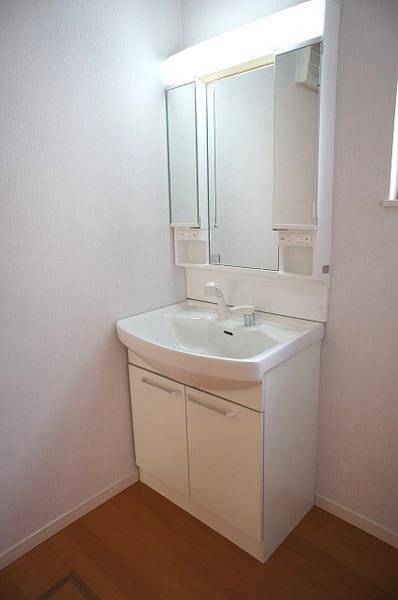 Same specifications photos (Other introspection). Fine basin space will produce a clear