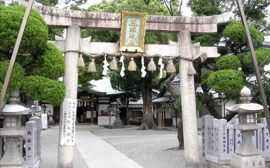 Streets around. The building is old but, Living environment is very good. Thank possibility of aging to ancillary facilities such as the sash. Consultation of reform in our shop ・ So we have around also received quote, etc., Please apologize for voice feel free to.
