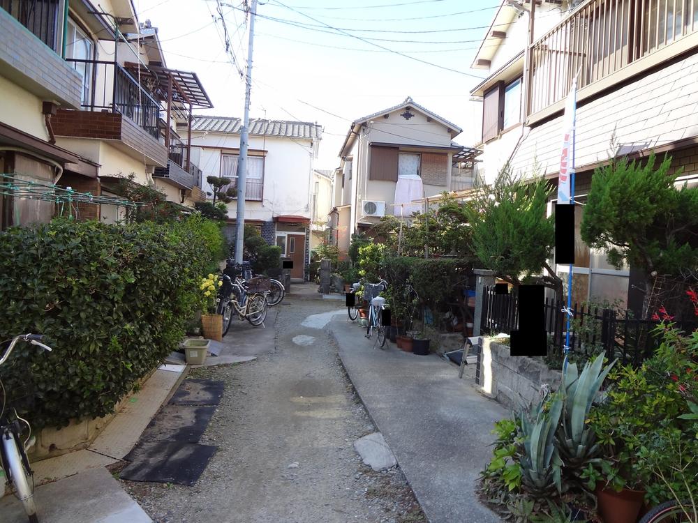 Local photos, including front road. It is the way to property south.