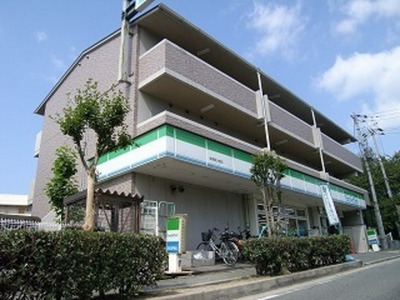 Convenience store. 320m to Family Mart (convenience store)