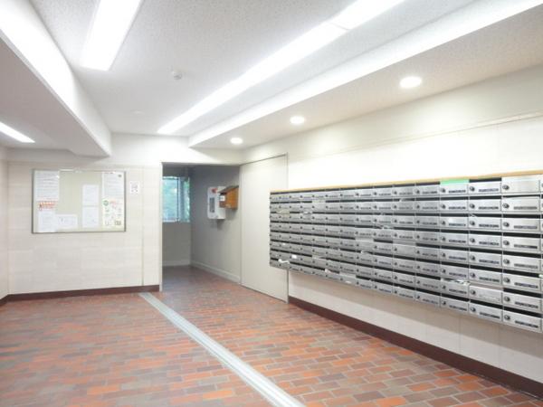 Entrance. Common areas