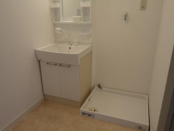 Wash basin, toilet