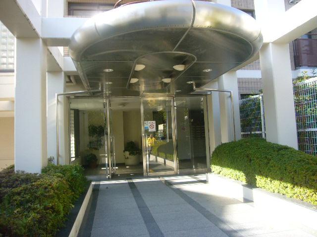 Entrance. Common areas