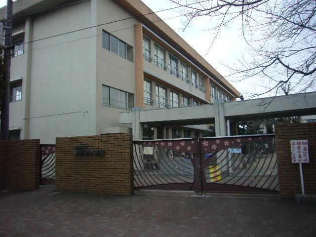 Primary school. 350m until Sakurai valley elementary school