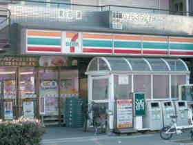 Convenience store. Seven-Eleven ToyonakaYutaka southwest store up (convenience store) 620m