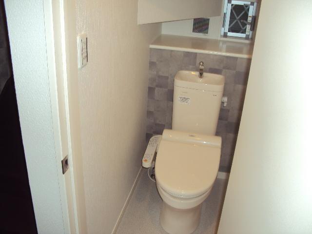Toilet. ■ With the first floor toilet Washlet ■