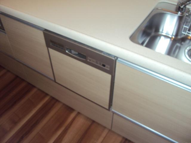 Kitchen. ■ With dishwasher ■