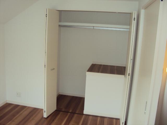 Receipt. ■ Store plenty of closet ■