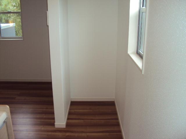 Kitchen. ■ Refrigerator Storage ■