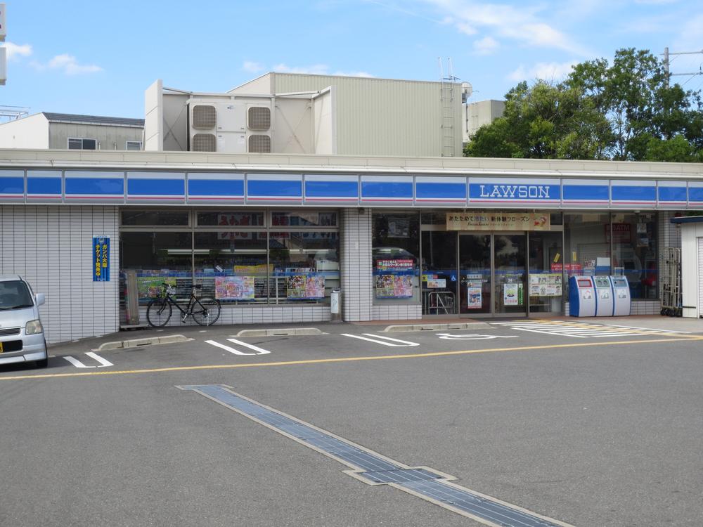 Convenience store. 419m until Lawson Toyonaka Uenohigashi shop