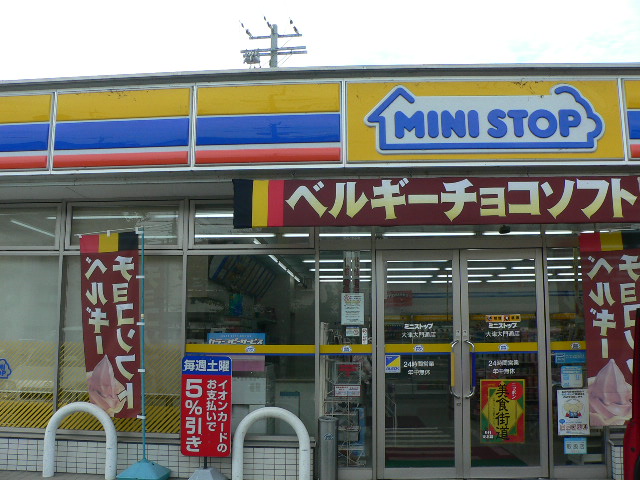 Convenience store. MINISTOP Toyonaka Shoji store up (convenience store) 498m