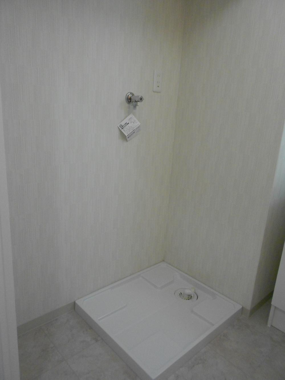 Wash basin, toilet. Indoor (12 May 2013) Shooting