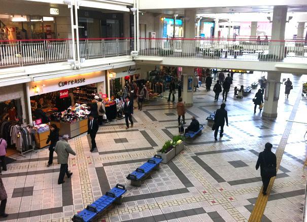 Other Environmental Photo. To 3200m called "races" to Senri Chuo Station, Hankyu Oasis, Daimarupikokku, Races Pal, Chisato Serushi, Hankyu Department Store, Daiei, Inc., It gathered a number of commercial facilities such as Yamada Denki, Convenient for work or school the way home.