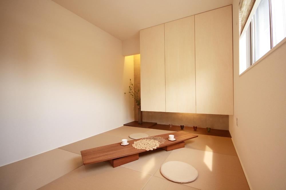 Building plan example (introspection photo).  ■  ■  Japanese-style room  ■  ■ The atmosphere, such as a restaurant in the indirect lighting .... Tatami is modern impression of Mokakara. 