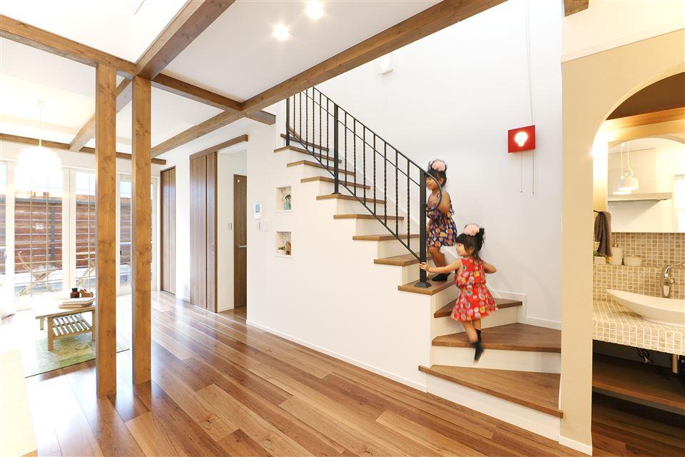 Model house photo.  [Model house] Adopt a living-in stairs in plan view are suggestions. In flow line passing through the living room If you came back to the house, When the presence of the family is felt even.