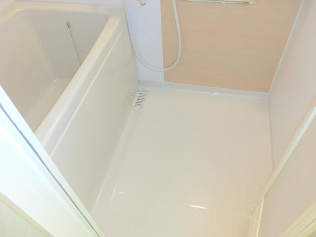 Bathroom. White is the bath, which was based on clean enough feeling so! !