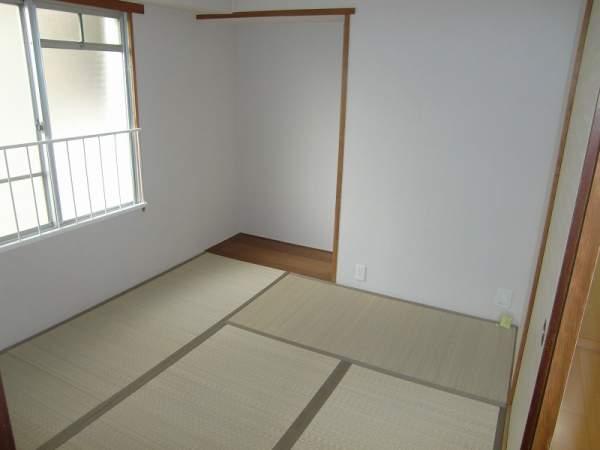 Kitchen. Japanese-style room 4.5 tatami 2013 June tatami mat replacement