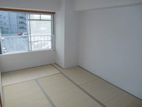 Non-living room. Japanese-style room 6 tatami 2013 June tatami mat replacement