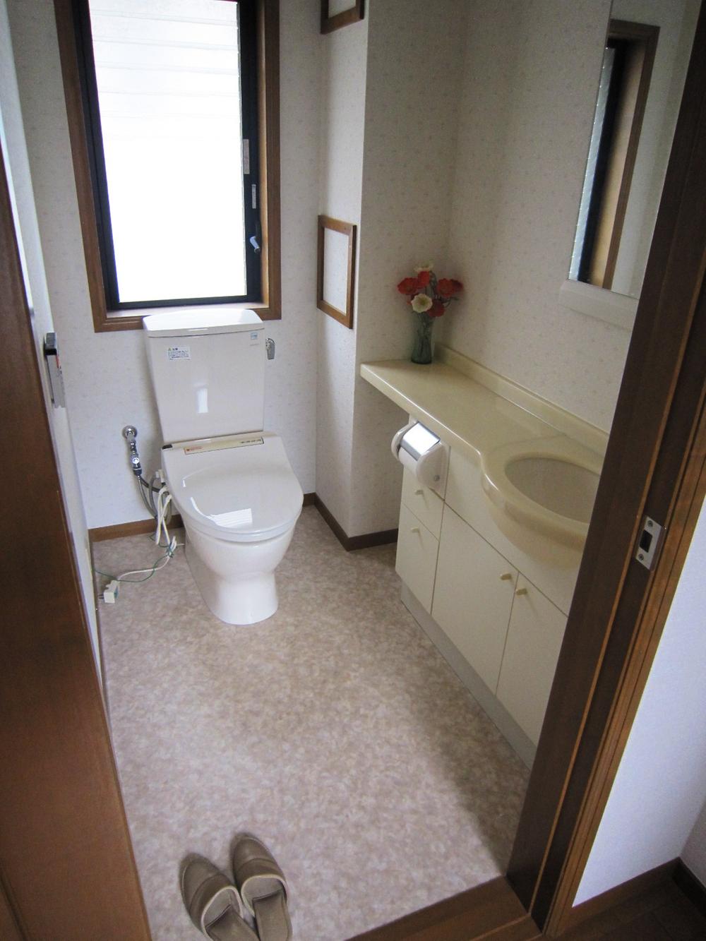 Toilet. Second floor toilet