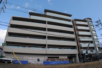 Building appearance. It is west of the building. There are also luxury appearance. 